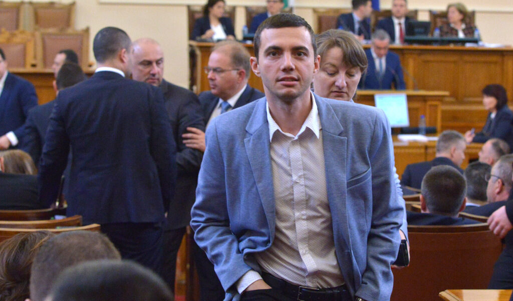 Парламентът в числа: депутатите са приели 34 закона, най-много въпроси са задали от ГЕРБ