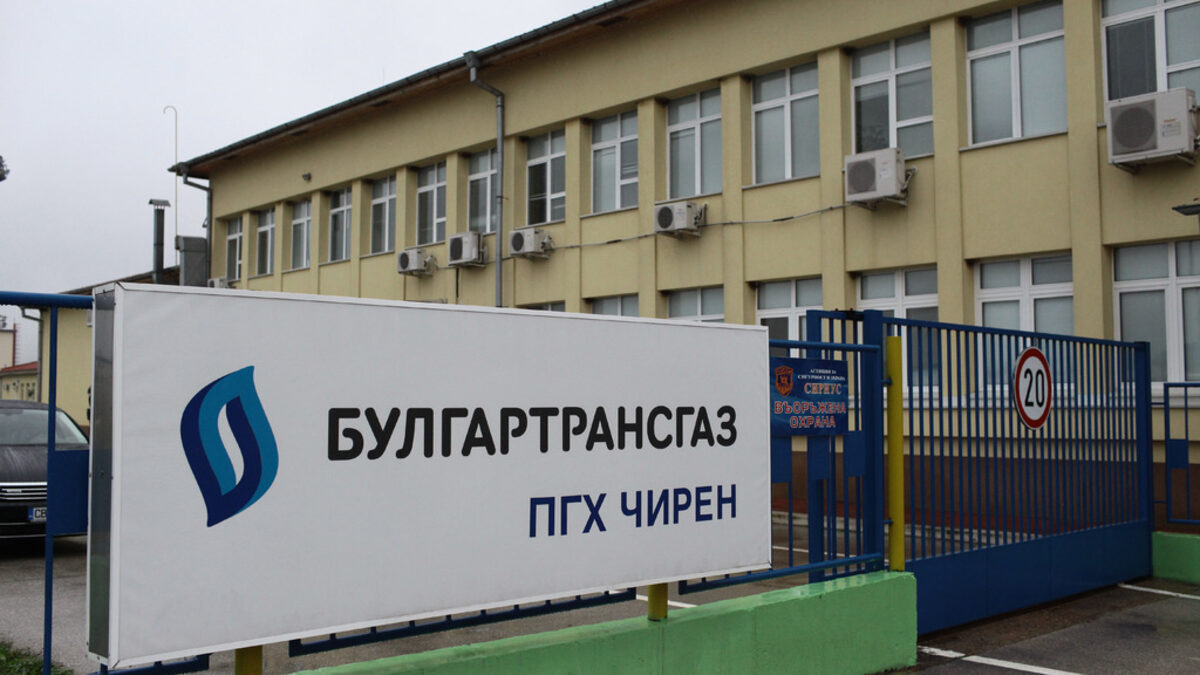 Уютни позиции за неслучайни роднини, или как се заемат постове в "Булгартрансгаз", показа разследване