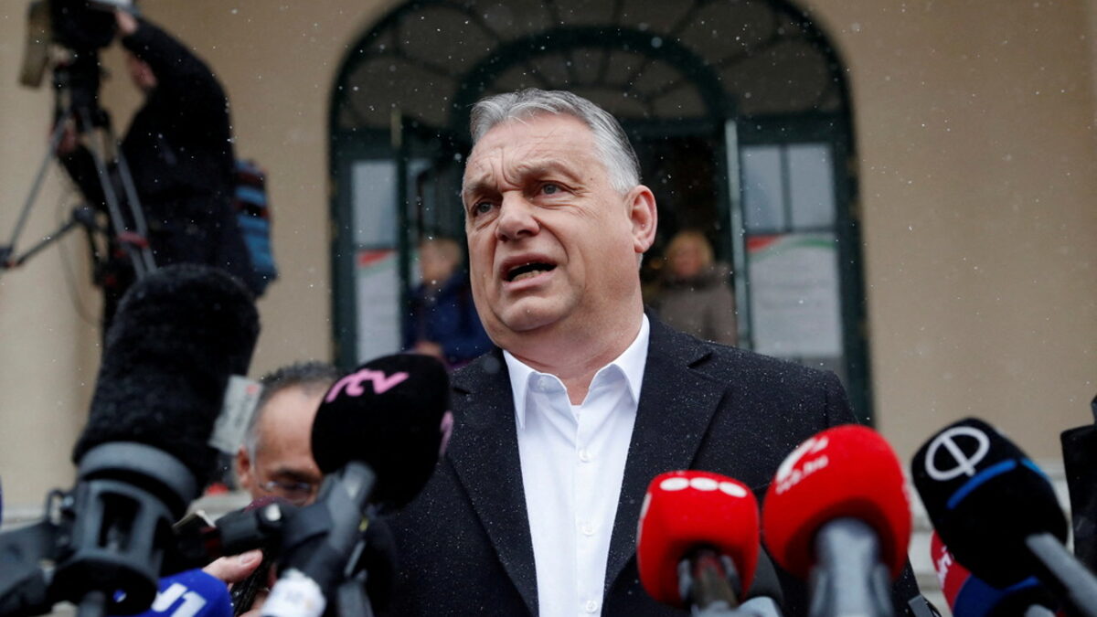Еврокомисията изчака 16 месеца, след влизането в сила на механизма, обвързващ достъпа до еврофинансиране със спазването на принципите на правовата държава, преди да започне процедурата срещу Унгария.