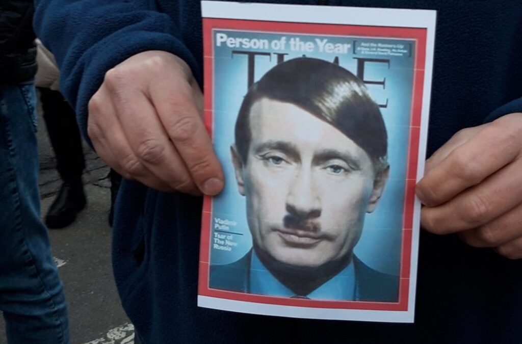 Луд ли е Путин? Да, може би, ако месианския реваншизъм може да се приеме за лудост. Луд ли е Путин? Да, може би, ако месианския реваншизъм може да се приеме за лудост.