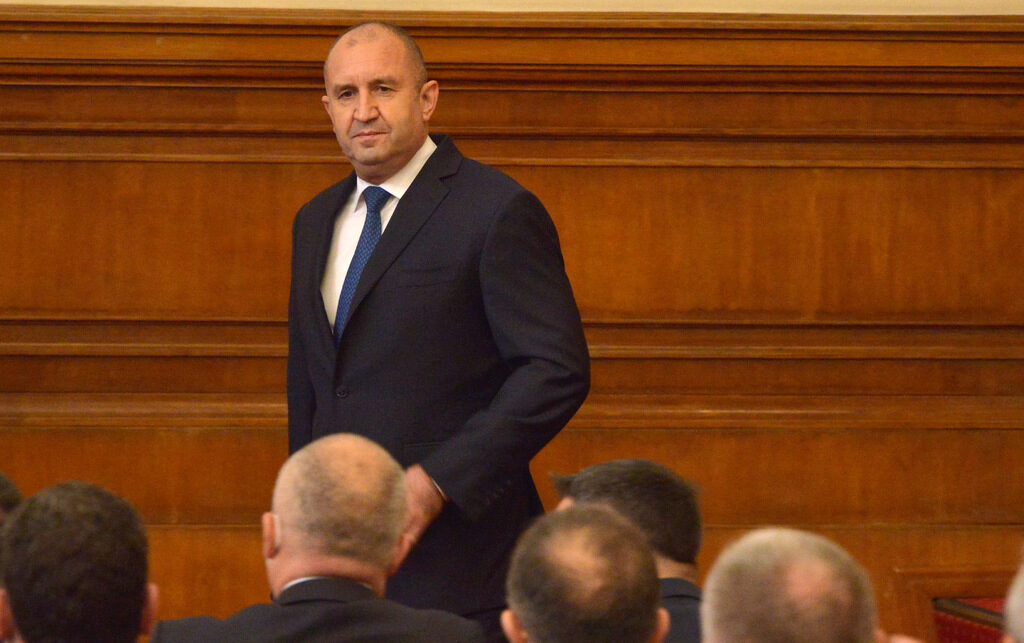 Радев: Само от кабинета зависи икономическата криза да не прерасне в политическа