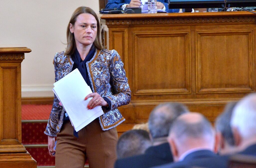 Според Ива Митева никой няма полза от предсрочни избори