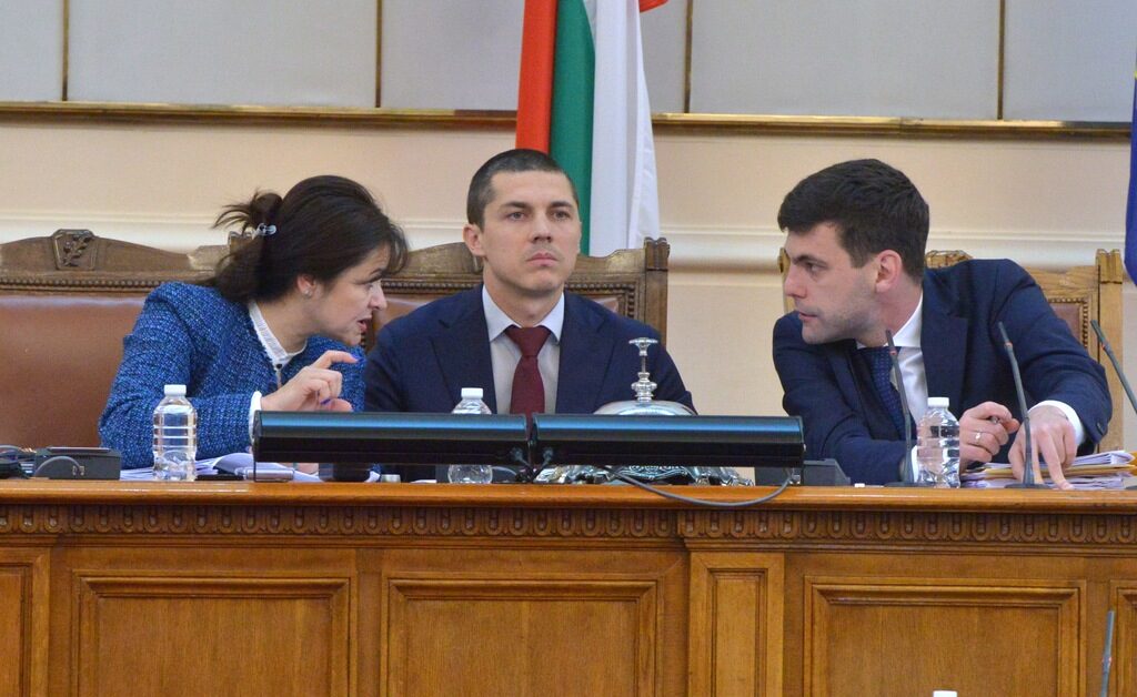 Опозицията внесе искане за оставката на зам.-председателя на парламента Мирослав Иванов