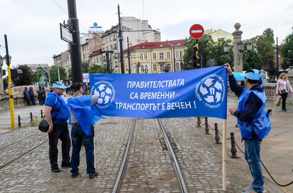 Случващото се в България прилича на опит за преврат в угода на враждебна чужда държава.