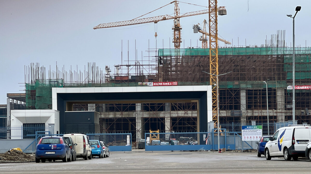 Строителната площадка, на която се изгражда заводът в Зренянин.