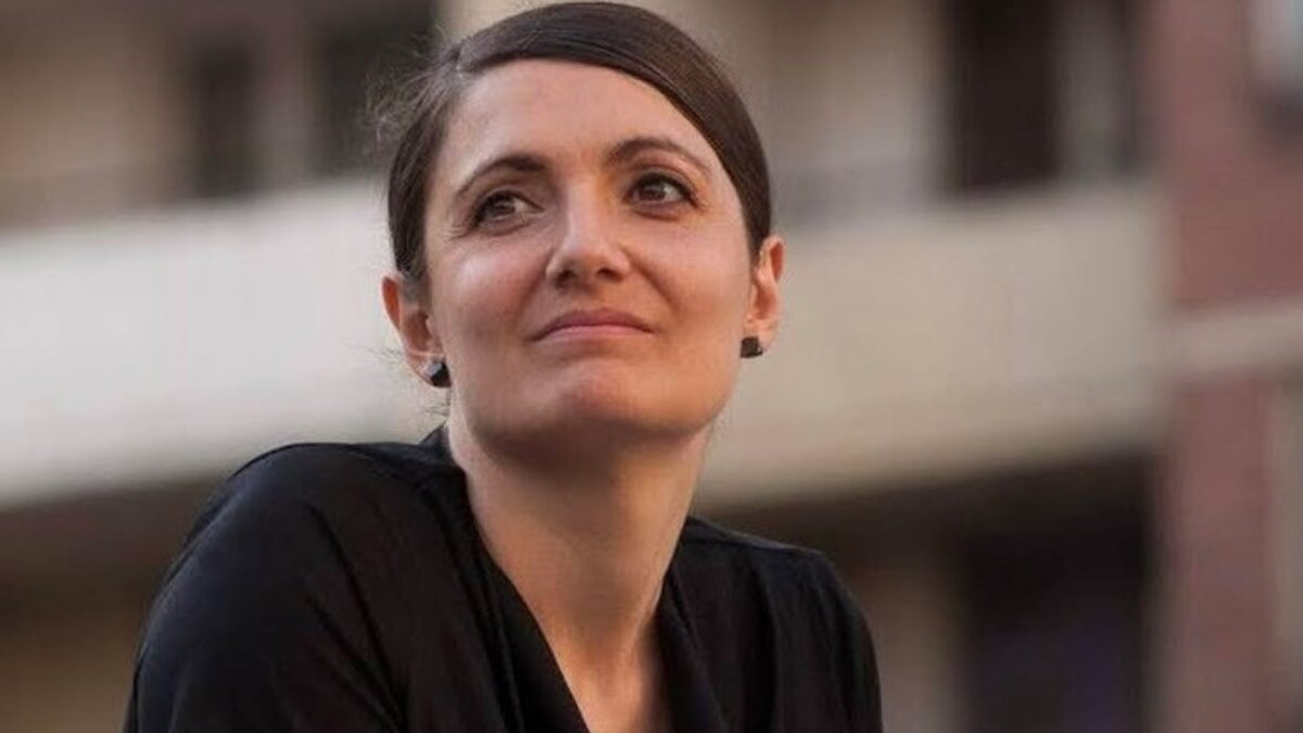 "Не се страхувайте от промените, не се страхувайте да пробвате, да се провалите и да започнете отначало" – посланието на Анета Василева към абитуриентите "Не се страхувайте от промените, не се страхувайте да пробвате, да се провалите и да започнете отначало" – посланието на Анета Василева към абитуриентите