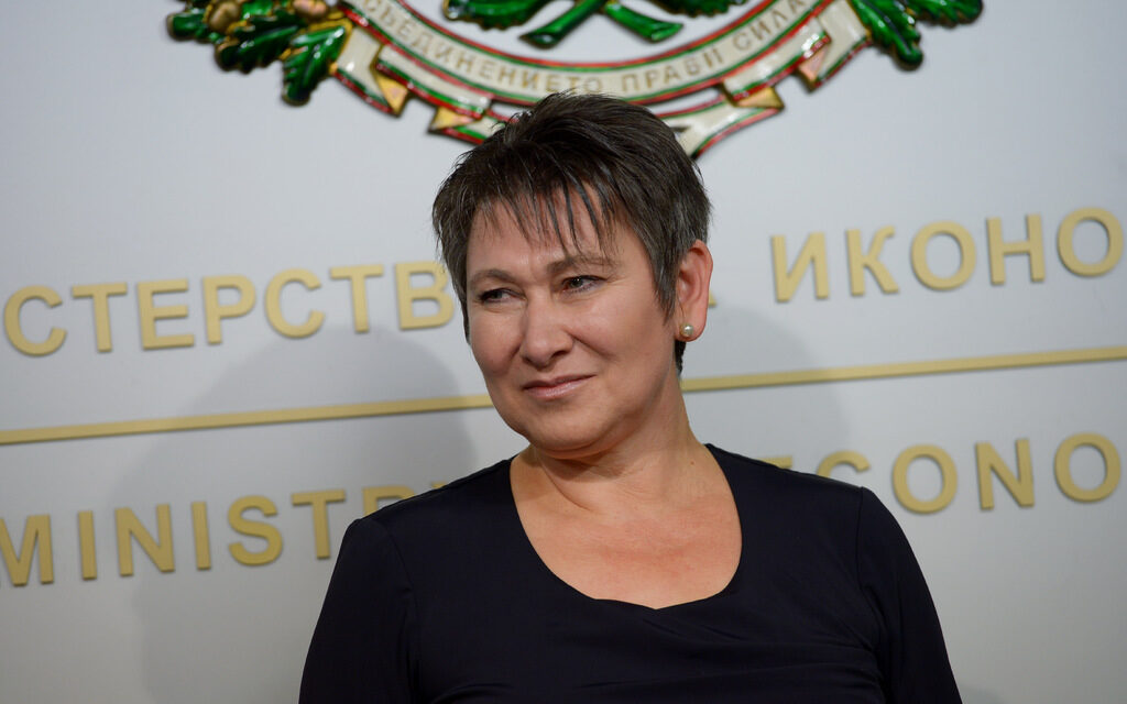Даниела Везиева стана служебен министър на икономиката, след като Кирил Петков напусна служебния кабинет.
