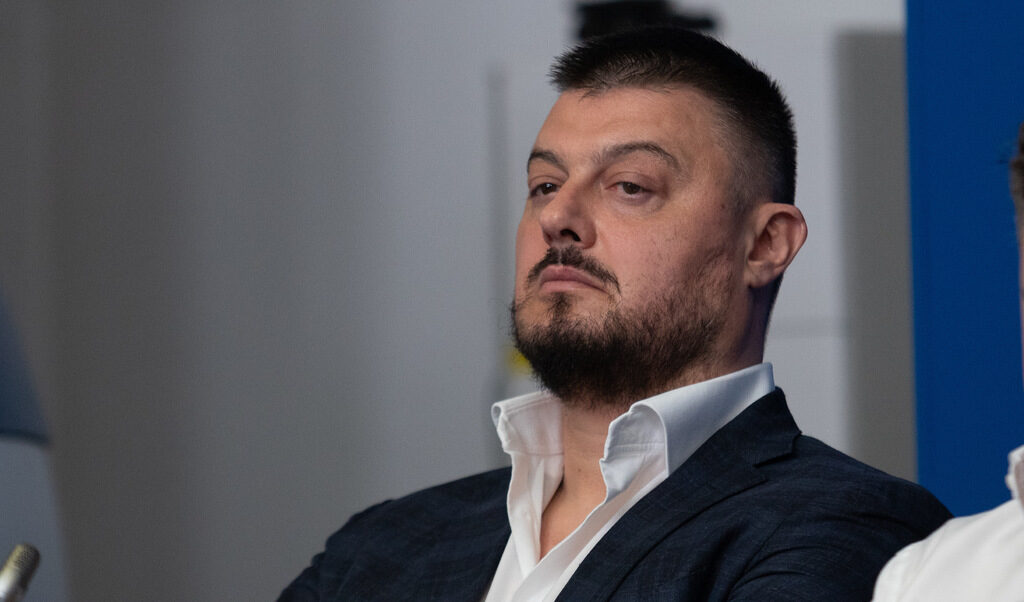 Бившият тв водещ и евродепутат дължи обезщетение от 30 000 лв. плюс разноските по делото.