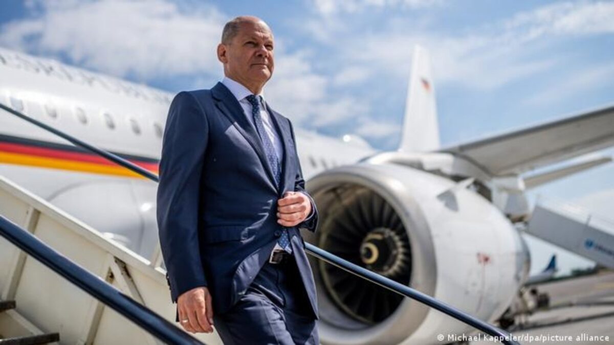 Защо германският канцлер идва в България