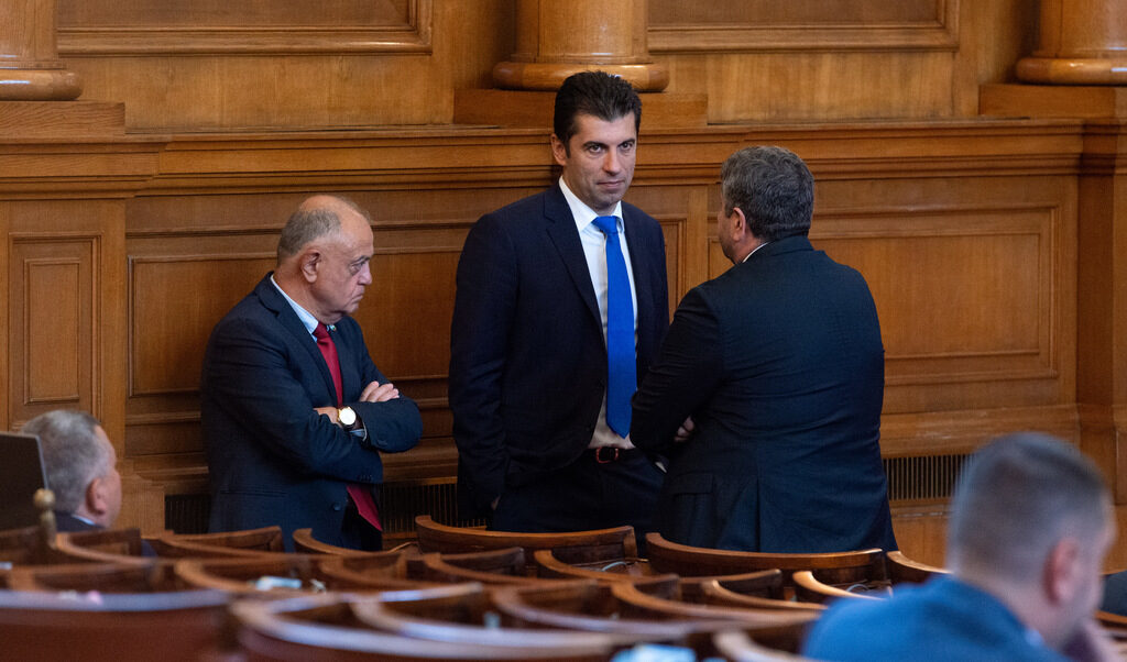 Заседание на 47 народно събрание, дебати по вот на недоверие към кабинета Петков Кирил Петков, Атанас Атанасов, Христо Иванов
