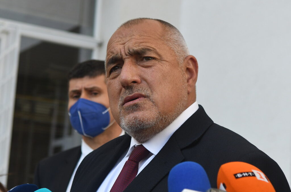 Бойко Борисов бързо премина от "държавата е обран бостан" до "ще гласувате тяхното предложение заради хората"