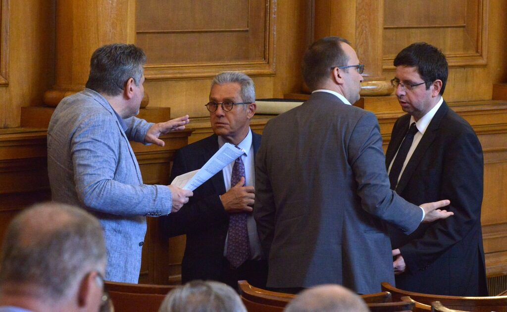 Парламентът премахна акциза върху газа и метана за автомобилите Парламентът премахна акциза върху газа и метана за автомобилите