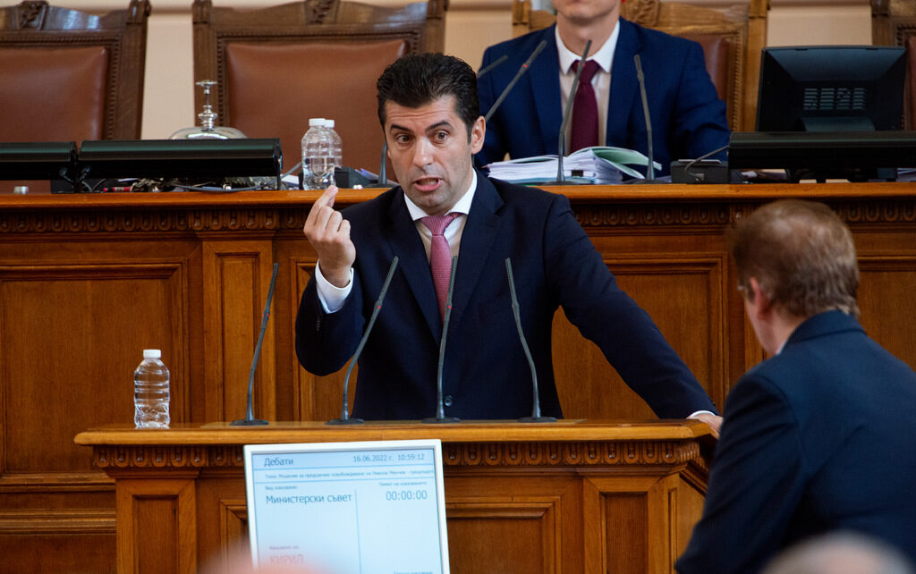 Кирил Петков в пленарната зала на Народното събрание