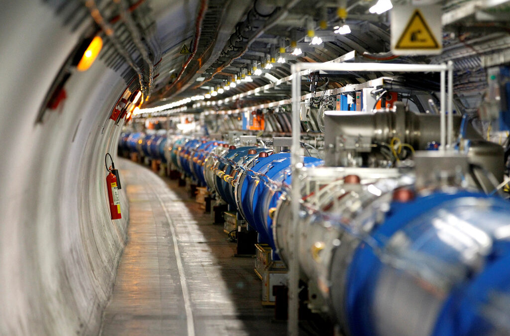 В CERN наблюдаваха невиждани досега субатомни частици