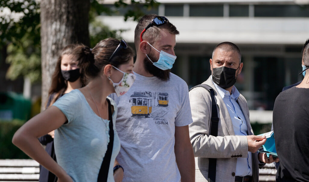 До дни се очакват нови мерки срещу коронавируса, възможно е връщане на маските
