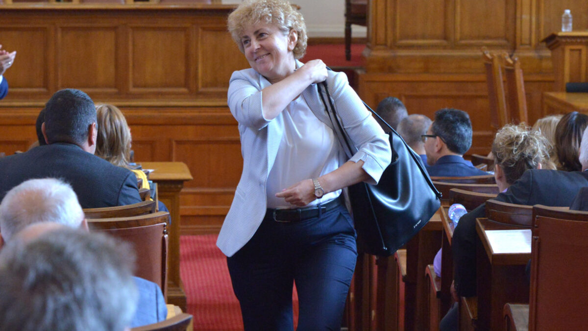 Виктория Василева напусна парламента и партия "Има такъв народ" Виктория Василева напусна парламента и партия "Има такъв народ"