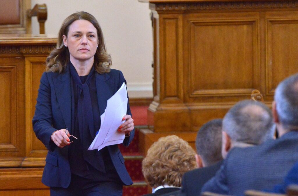 Ива Митева описа желания кандидат за премиерския пост като балансирана личност, която да може да обедини четирите парламентарни групи.
