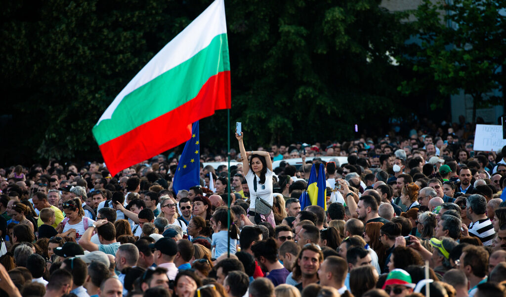 На нашето общество му трябва още много време, още много страдания и неволи, за да израсне На нашето общество му трябва още много време, още много страдания и неволи, за да израсне