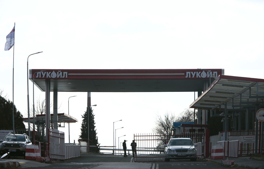 Временната комисия за "Лукойл" прати въпроси на няколко институции