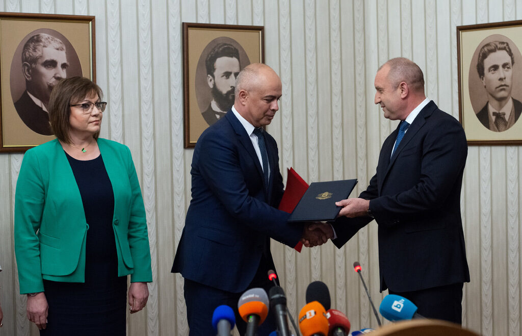 Утре БСП връща мандата неизпълнен, след като парламентът бламира законодателната програма (обновена)