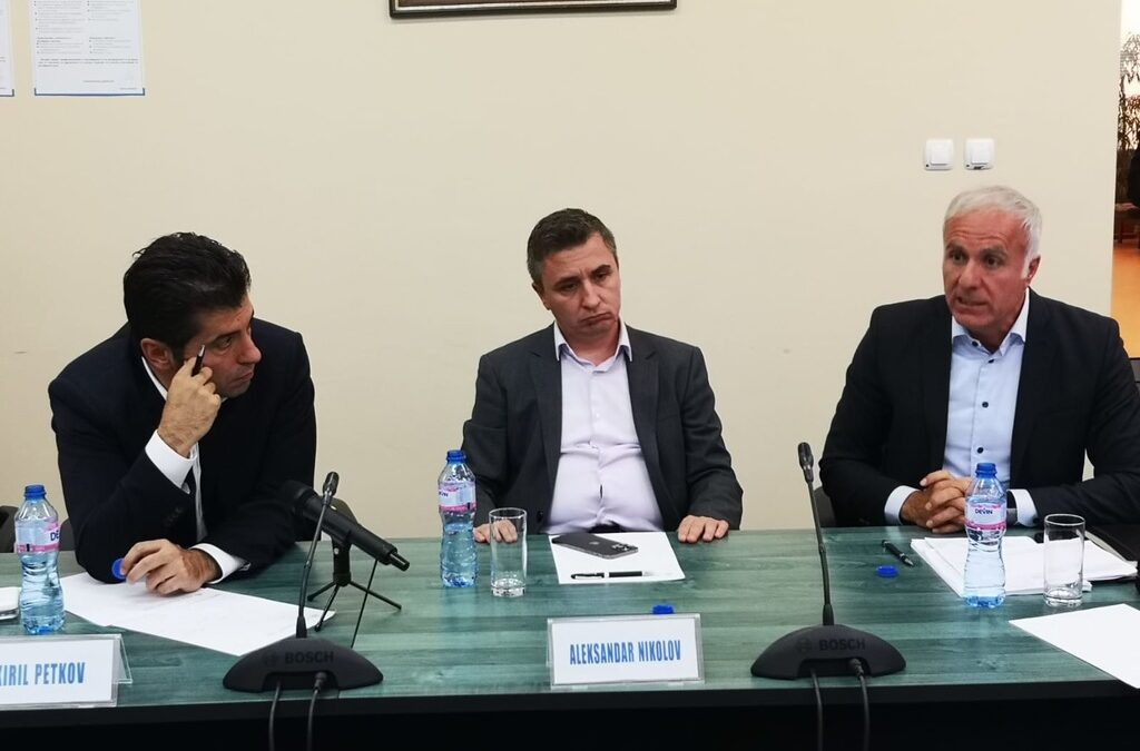 С прогноза за пет години война Петков поиска алтернативно гориво за АЕЦ "Козлодуй" С прогноза за пет години война Петков поиска алтернативно гориво за АЕЦ "Козлодуй"