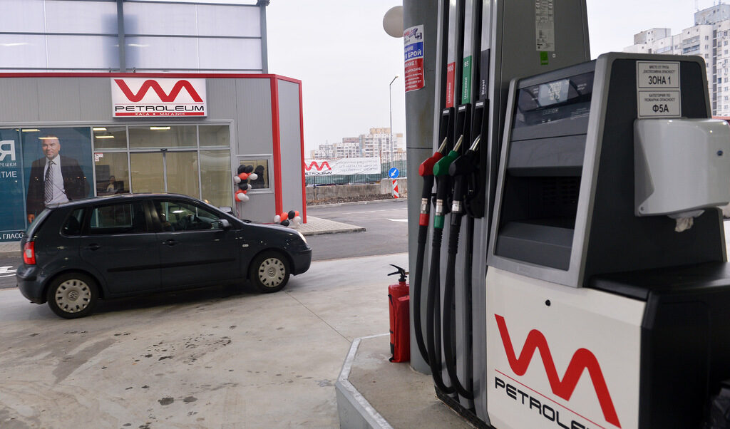 Веселин Марешки продава бензиностанциите си