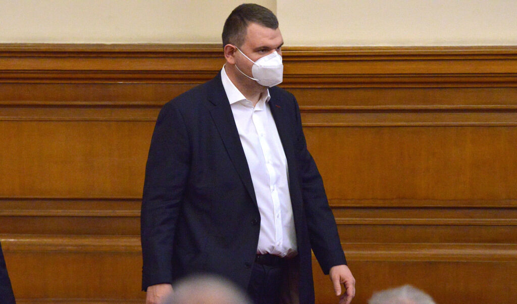 "Дневник" отправи въпроси до НАП. Оттам първо поискаха да питането да е с електронен подпис, а след това съобщиха, че то е регистрирано като питане по закона за обществена информация.