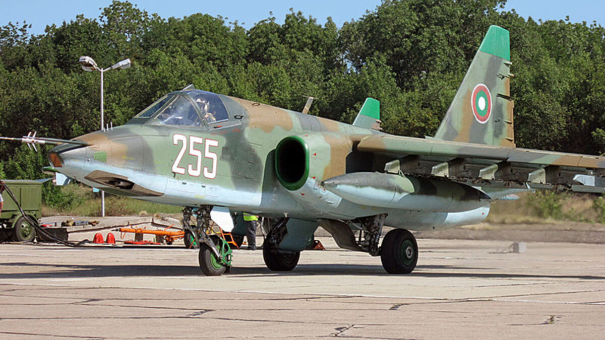 Архивна снимка на самолет Су-25
