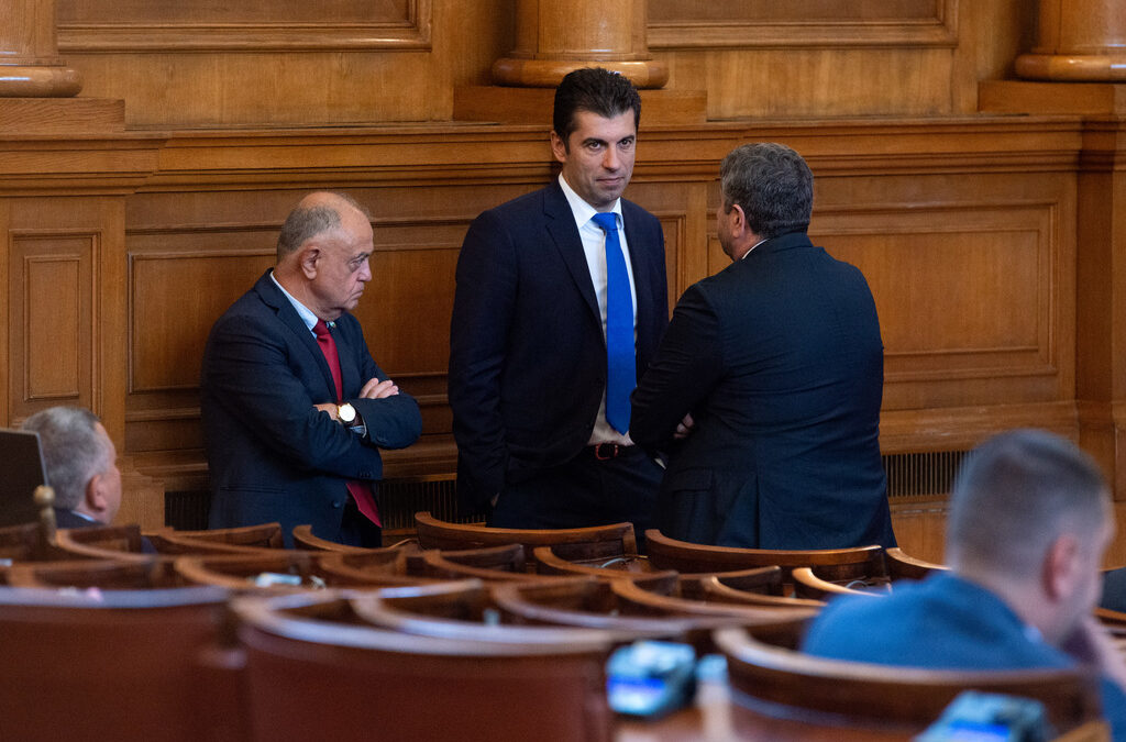 "Маркет линкс": "Продължаваме промяната" и "Демократична България" с по-добър резултат, ако са отделно