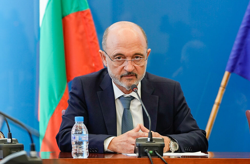 Служебната власт ревизира и COVID плана, всяка седмица експерти ще решават за мерките