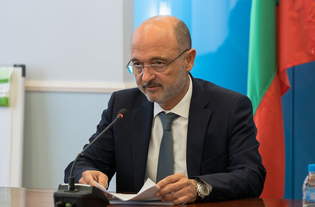 Министъра на здравеопазването Асен Меджидиев при представянето на екипа си.