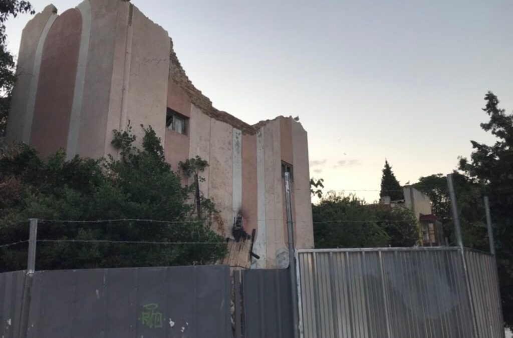 Останките на сградата в историческия център на Варна след пожара от 20 юни т.г.