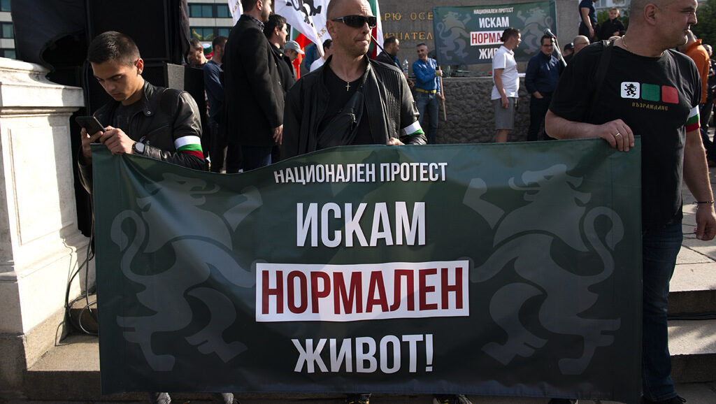 Страната не върви зле, обаче всички пищим на умряло