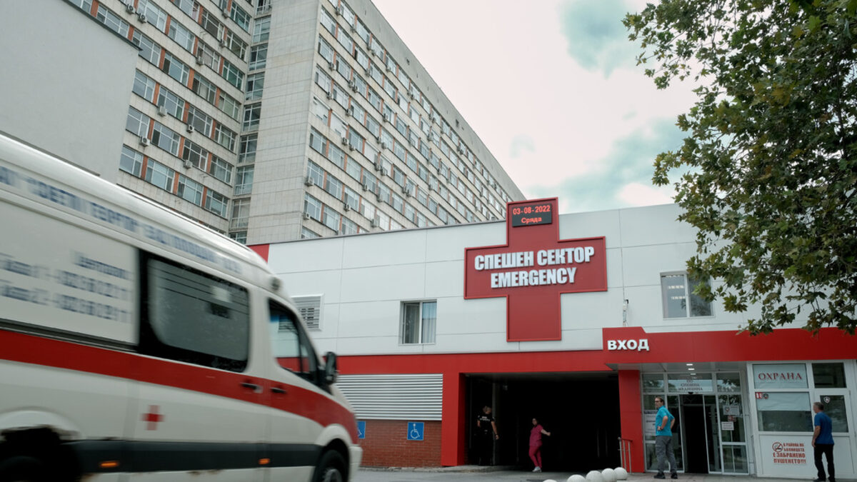 Мъж и дете остават с опасност за живота след катастрофата край Ботевград