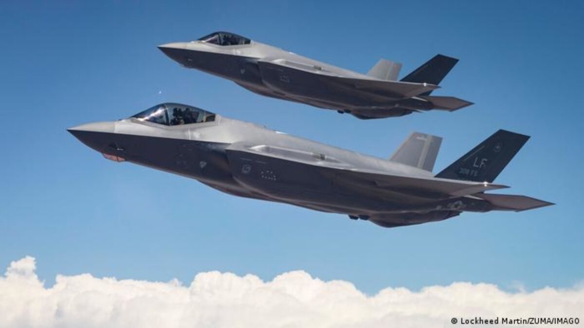 Изтребителите F-35C Lightning II Изтребителите F-35C Lightning II