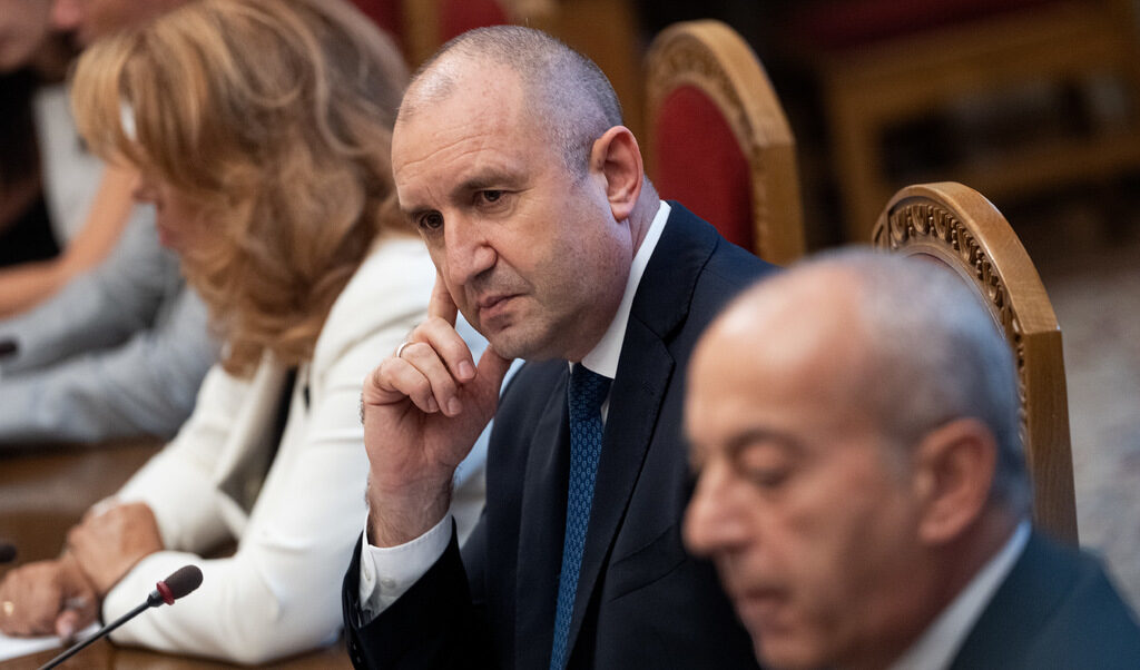 Румен Радев и служебният премиер Гълъб Донев