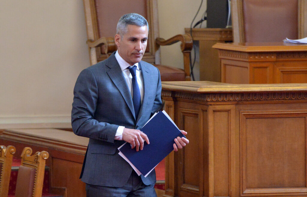 Андрей Гюров: ГЕРБ придума БСП да вкара през задния вход истинския председател на парламента