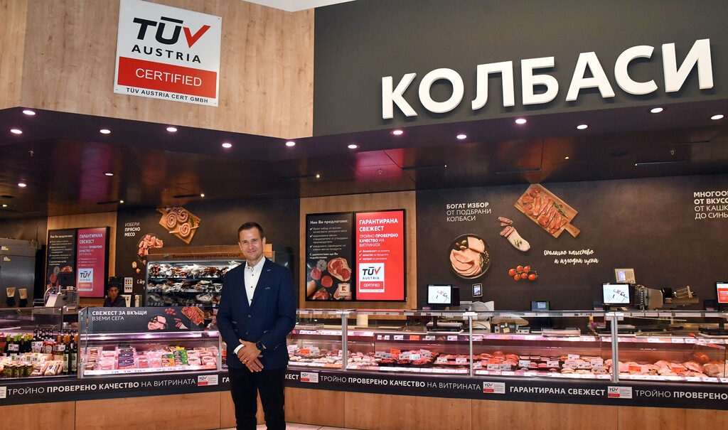 "Освен клиентите основен фокус за "Kaufland България" са и нашите служители. Ние мислим за всички тях и постоянно въвеждаме иновации, които да улесняват работата им", коментира изпълнителният директор на "Kaufland България" Иван Чернев