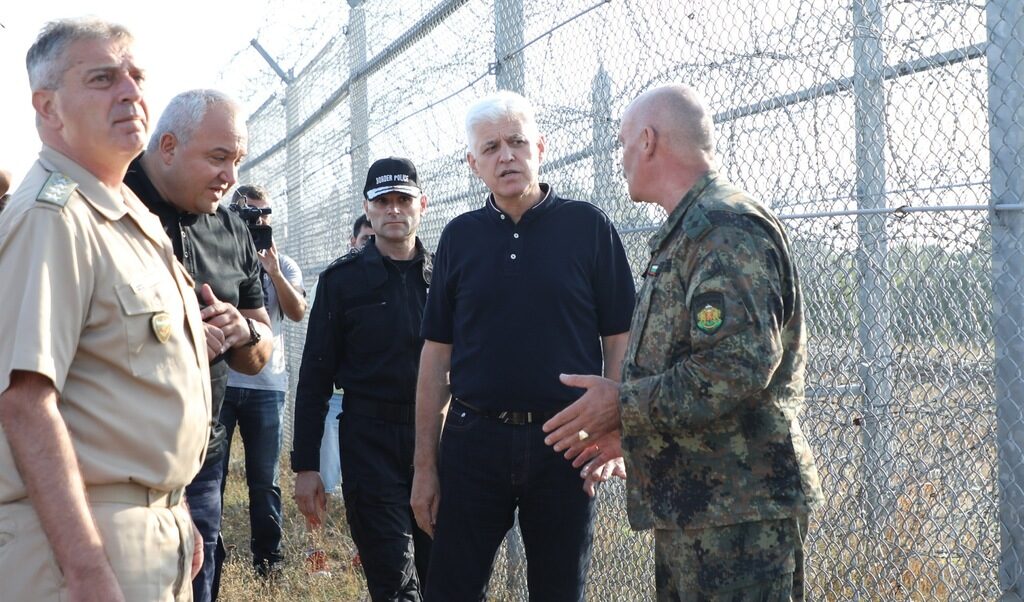 Иван Демерджиев: гранични полицаи "ескортират" транспортни средства с мигранти