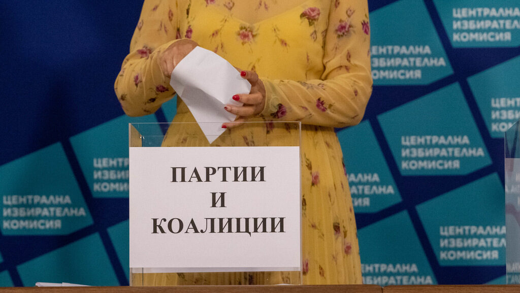 Бруталното говорене унищожава гражданското равенство, преоформяйки хората на принципа господар (псуващ) - роб (псуван).