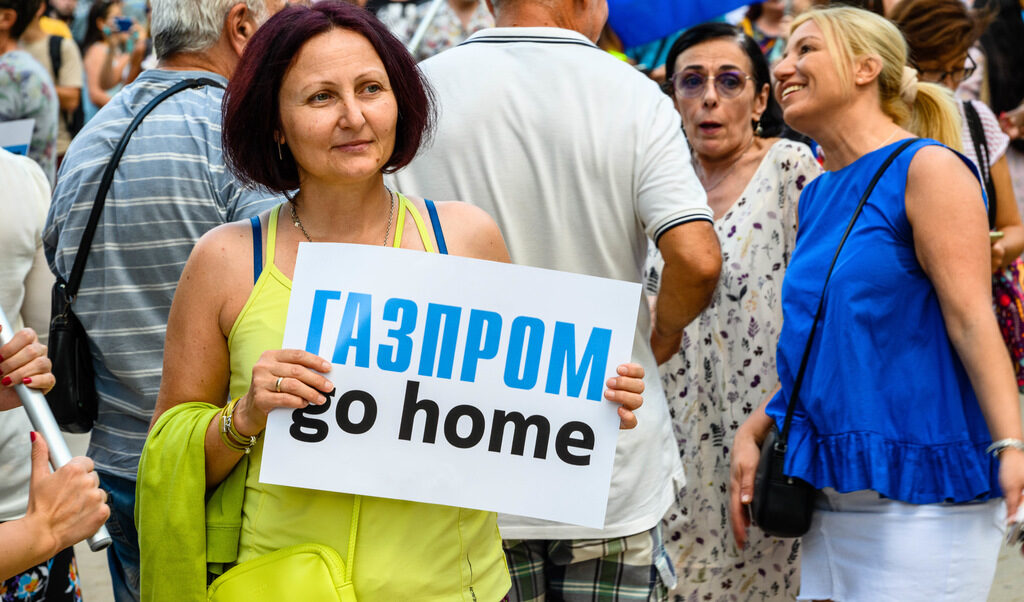 Доставките на руски газ са драстично намалени и несигурни, а цената постоянно върви нагоре. Искаме ли да си имаме работа с такава компания?