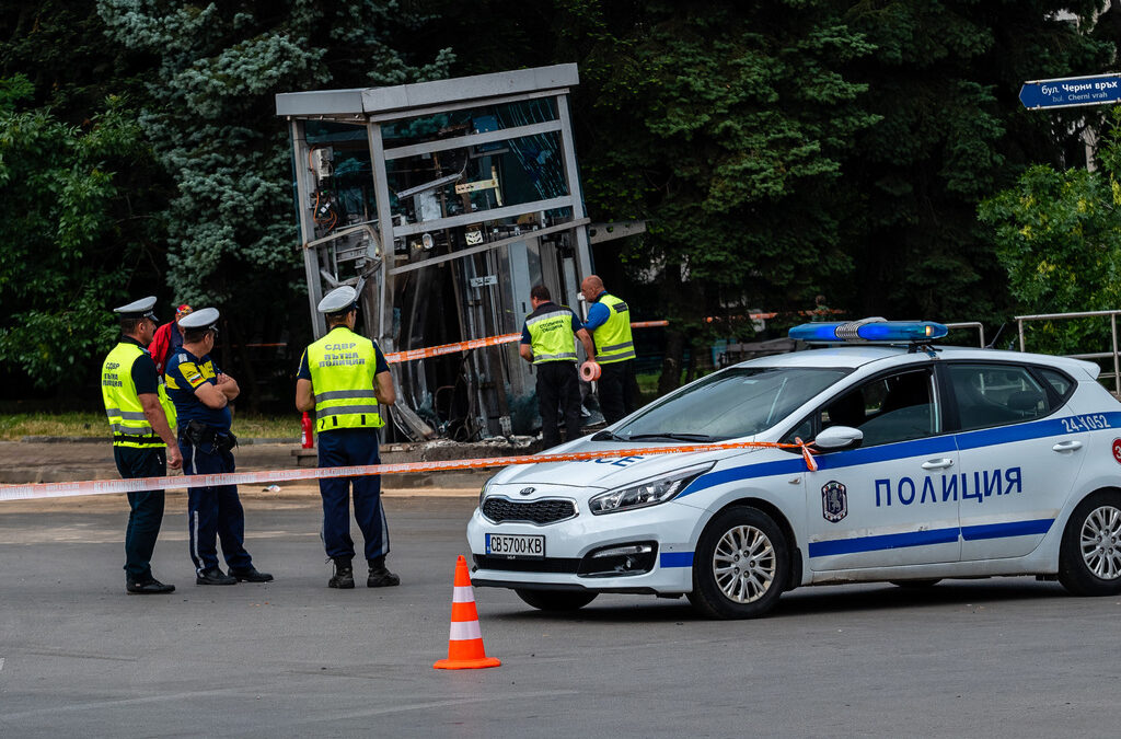 Проверка установи, че около 40 служители на ведомството са нарушили задълженията си, или не са ги изпълнили достатъчно съвестно. Към момента единствено Симона Радева е наказана дисциплинарно с уволнение.