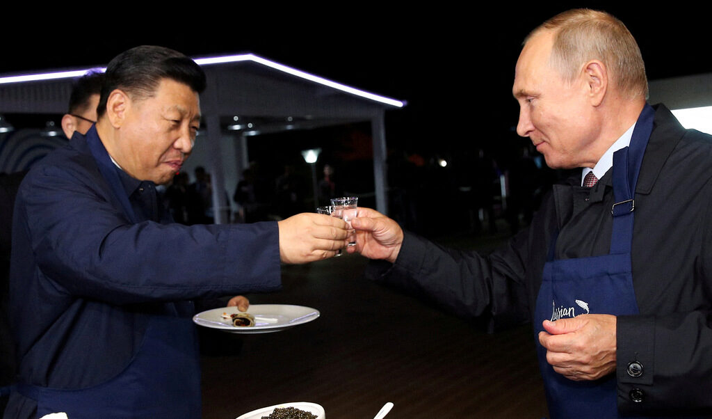Китайският президент Си Цзинпин с руския си колега Владимир Путин