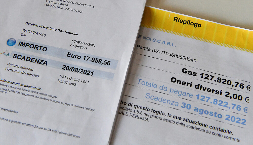 Сметките на италианска фабрика за керамични изделия, която трябваше да промени работното време, за да не влиза в пиковите часове на потребление, когато енергията е най-скъпа Сметките на италианска фабрика за керамични изделия, която трябваше да промени работното време, за да не влиза в пиковите часове на потребление, когато енергията е най-скъпа