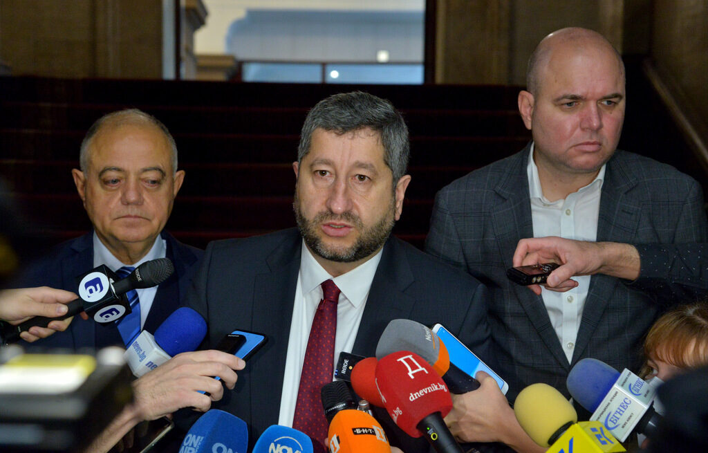 "Демократична България" е подготвила 25 законопроекта за следващия парламент