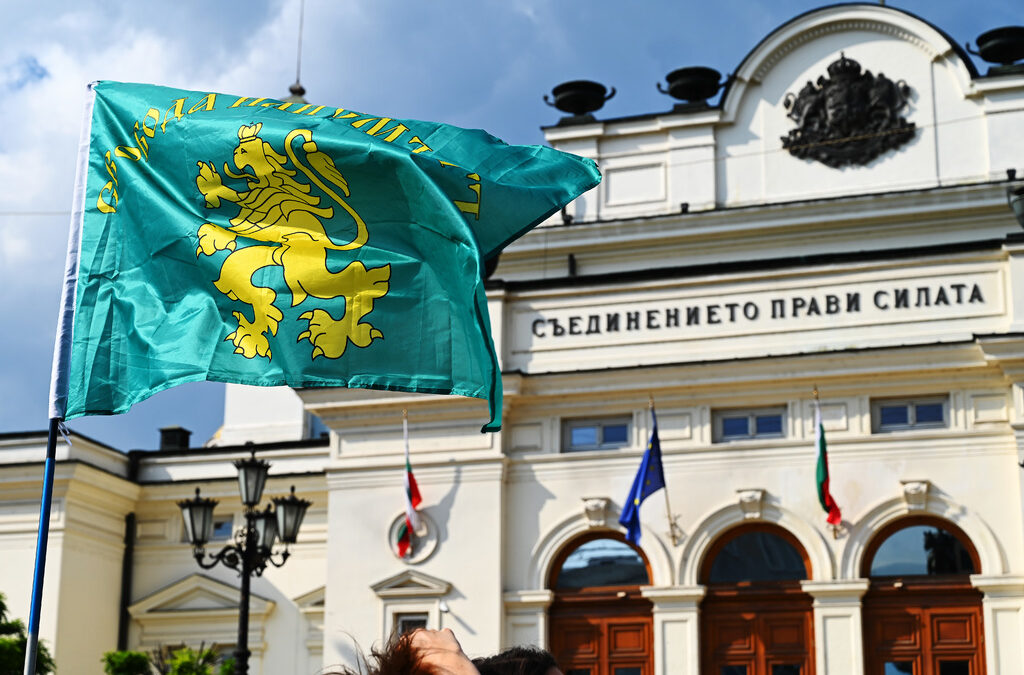 Все още не сме изтласкали партиите-котерии, а не трябва да допускаме радикална проруска политическа окупация.