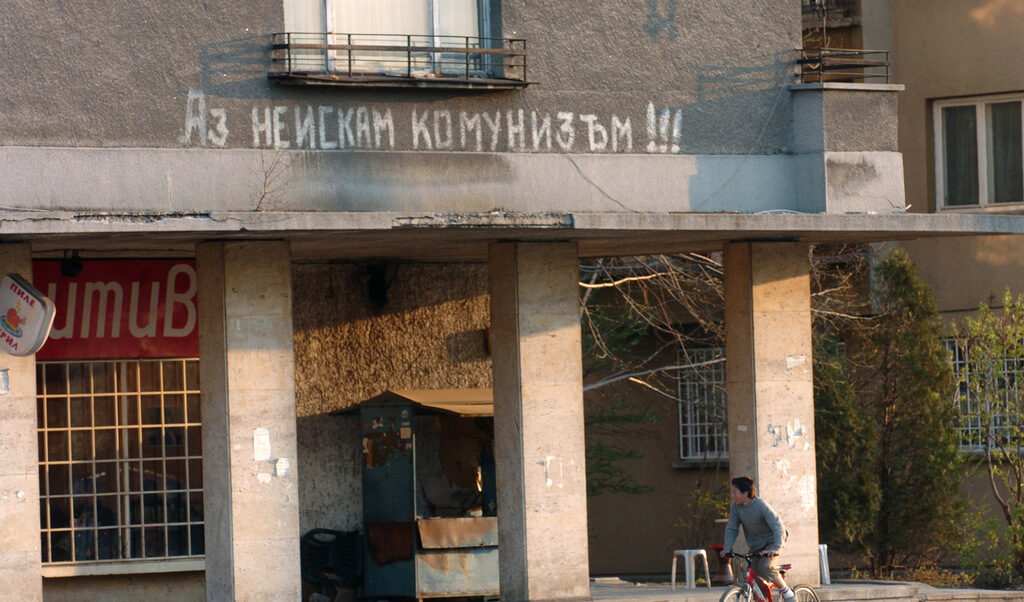 В духовното пространство ценностите на съветските хора останаха да доминират, а това попречи комунизмът да бъде наистина осъден като вреден за обществото.