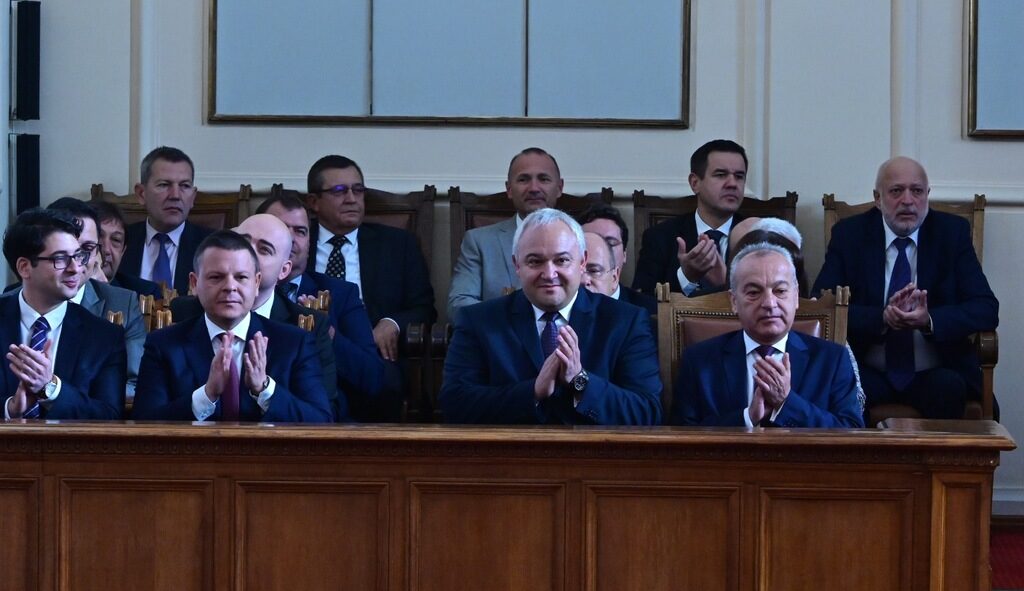 Служебните министри на първото заседание на 48-то Народно събрание. Служебните министри на първото заседание на 48-то Народно събрание.