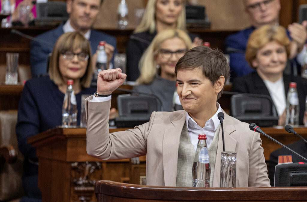 Ана Бърнабич представя в парламента плановете на третото сръбско правителство, на което се очаква да бъде премиер