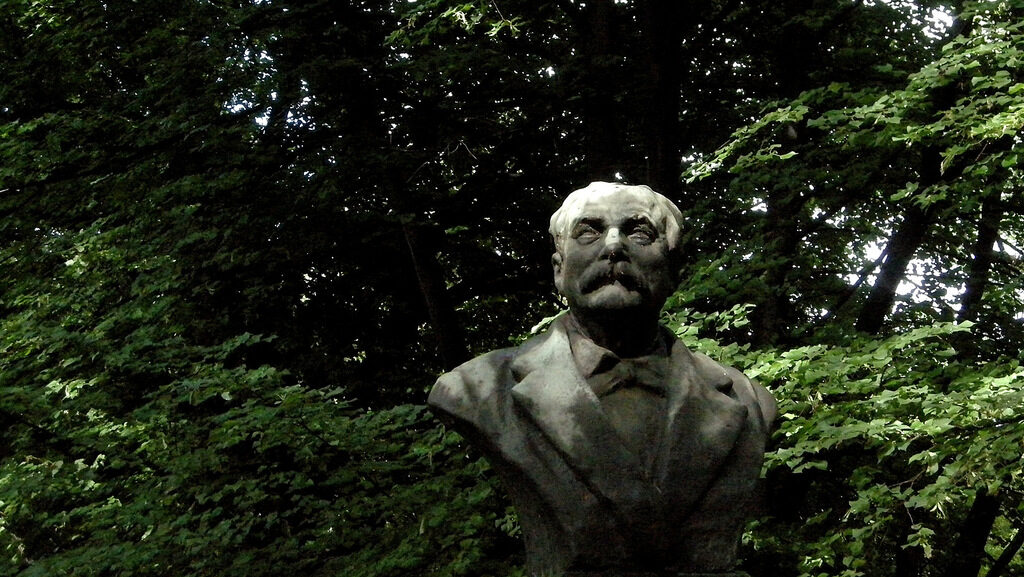 "Една от най-големите фигури на Възраждането, той е необикновено скромен и макар да е живял в Букурещ, Хайделберг, Мюнхен, Париж и Лондон, през целия си живот не е написал и един ред за себе си."